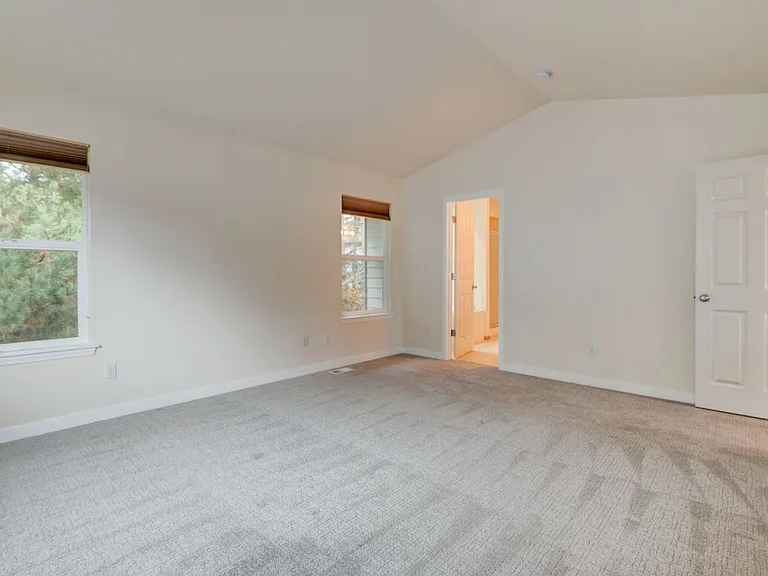 536 SW Regency Dr — Photo 15