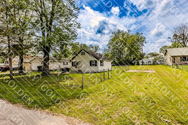 2 bed, 1.0 bath, 708 sqft, $925 — Photo 2