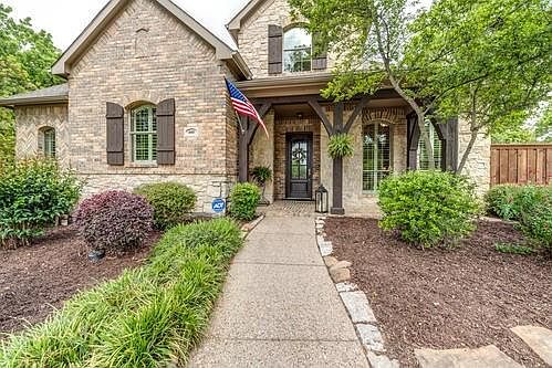 3rd image of 400 Lavena Ct