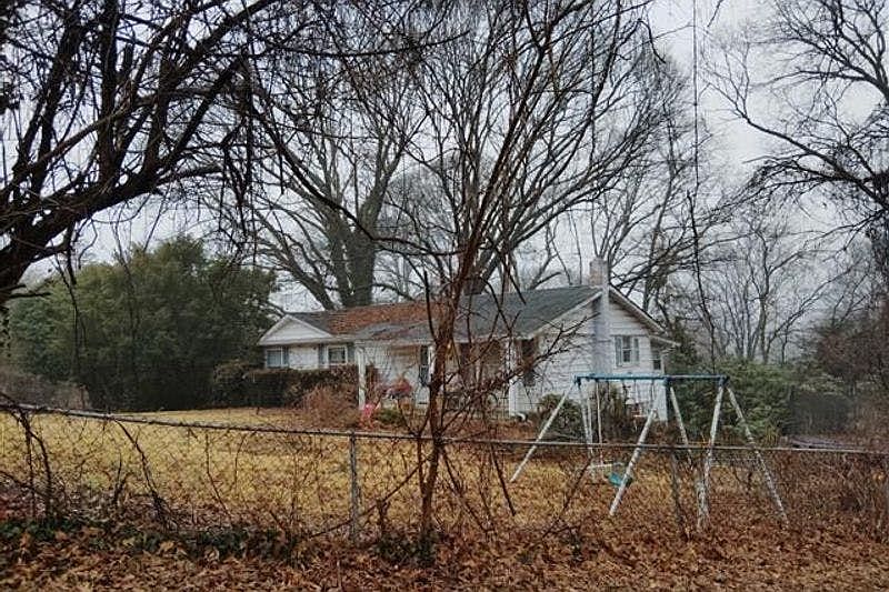 2nd image of 710 Hillcrest Dr