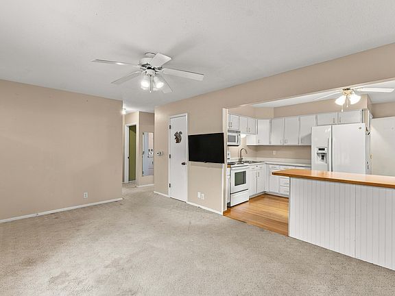 4th image of 3717 SE 11th St