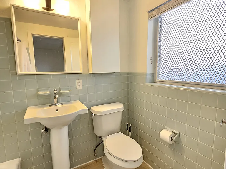 1354 Bayview Dr #E — Photo 9