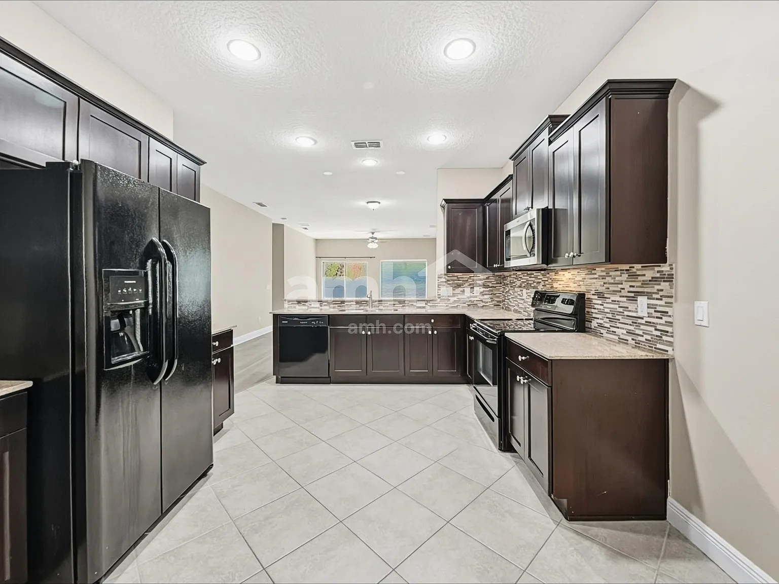 3 bed, 2.0 bath, 1725 sqft, $2,340 — Photo 4
