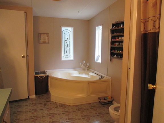 4th image of 2362 N McGee Dr