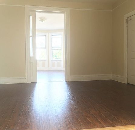 5th image of 671 Summit Ave APT 1