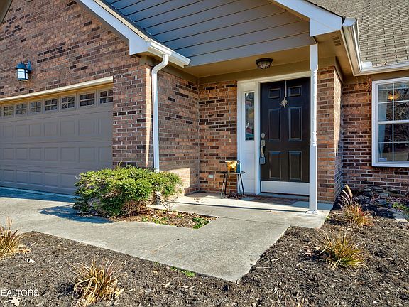 2nd image of 3257 Kingsmore Dr