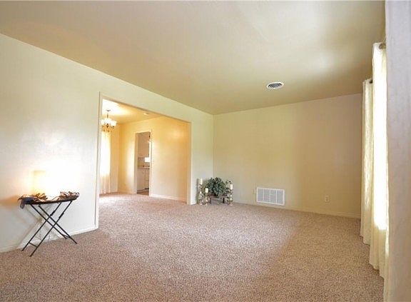 3rd image of 812 SW 49th St