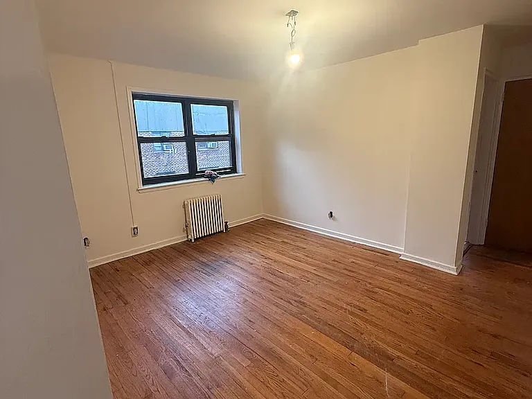 20-86 28th St #3A — Photo 1