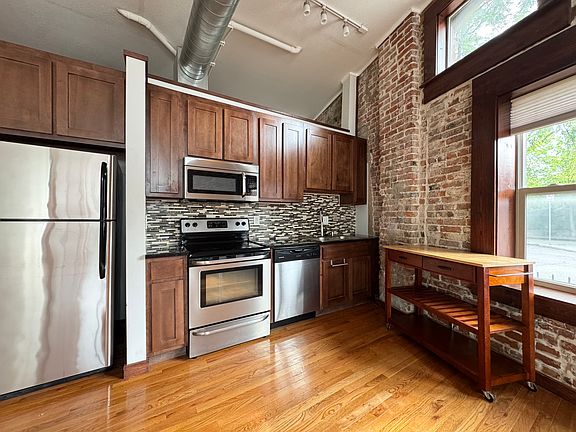 5th image of 1040 E Missouri Ave #1