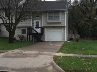 2002 S Ridge Dr, Coralville, IA 52241