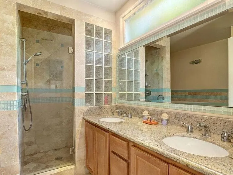3076 Earlmar Dr — Photo 17