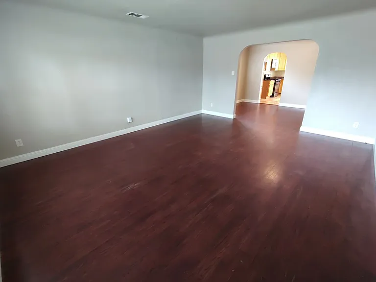 404 Camellia Way — Photo 3