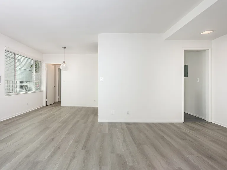 1010 S Bedford St #103 — Photo 2