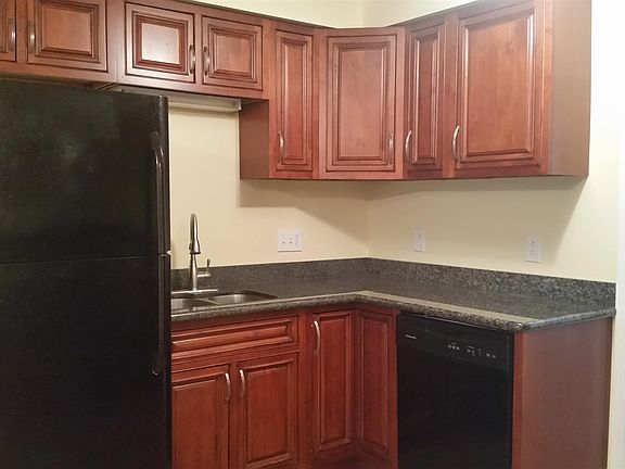 5th image of 313 Marys Oak Dr