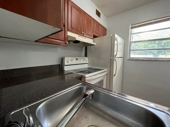 3400 NW 30th St #1, Fort Lauderdale, FL 33311