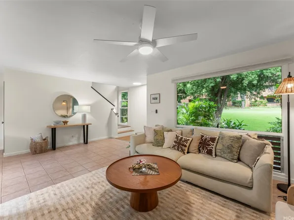 370 Haleloa Pl #A206, Honolulu, HI 96821