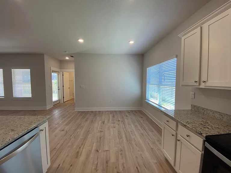 3398 Southwind Dr — Photo 7