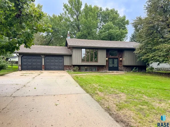 555 Danon Dr, Parker, SD 57053