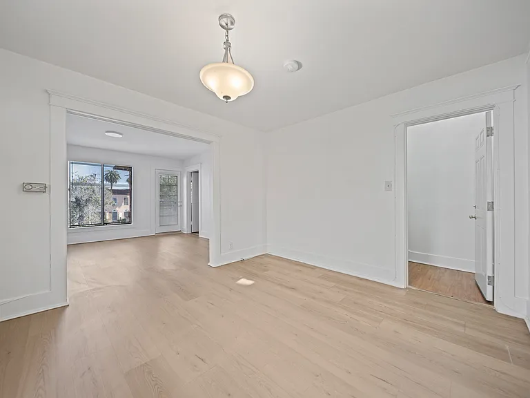 1033 N Edgemont St #1/2 — Photo 2