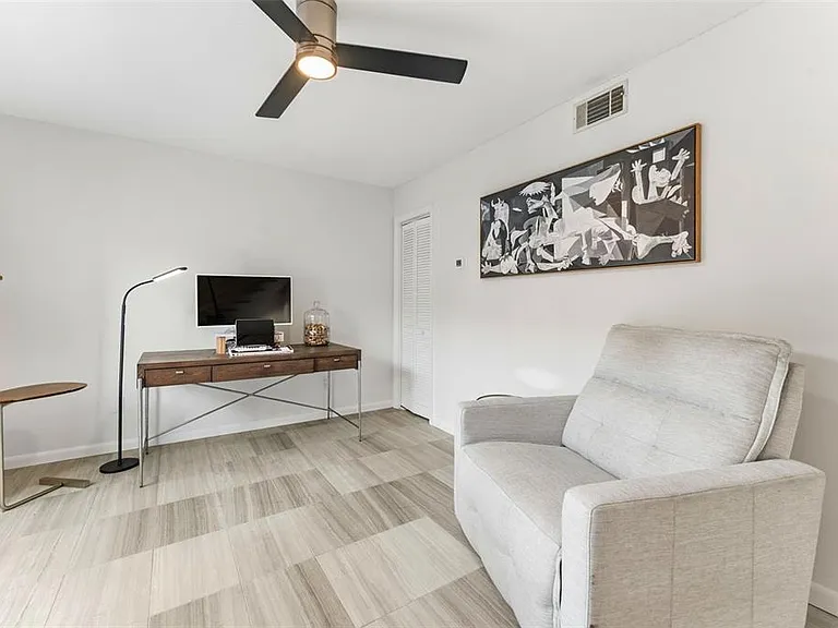 105 E Davis Blvd #B — Photo 8