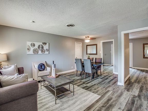 3rd image of 5921 N Hills Dr