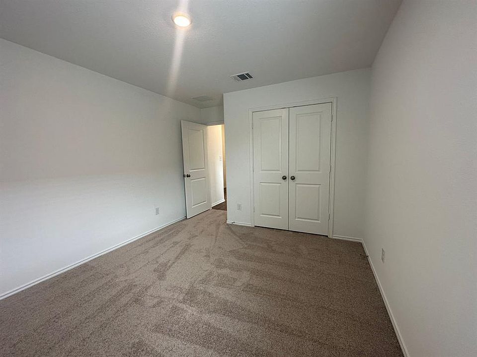 1st image of 121 Seminole Dr #121