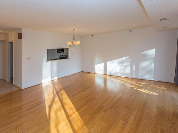 4th image of 5802 Nicholson Ln #L04