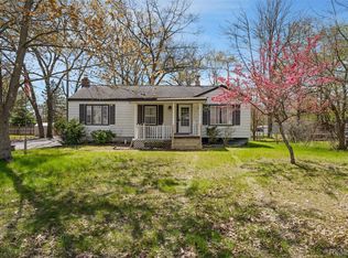 5711 Crescent Rd, Waterford, MI 48327