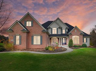 141 Legend Ct, Wales, WI 53183