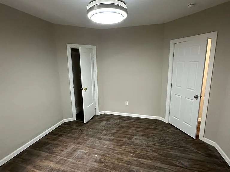 6109 W Jefferson St — Photo 8
