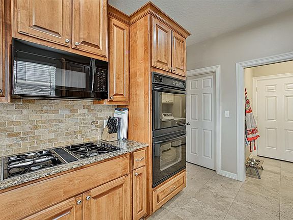 3rd image of 1912 Teakwood St