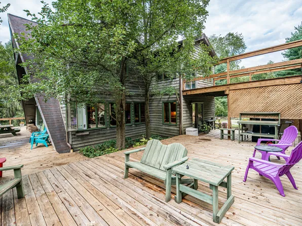 496 Easton Mill Rd, Morgantown, WV 26508