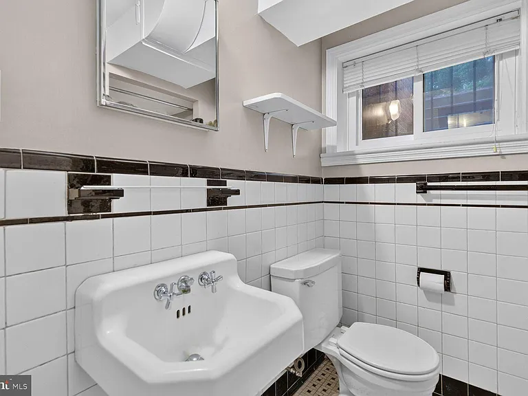 7215 Rollingwood Dr — Photo 26