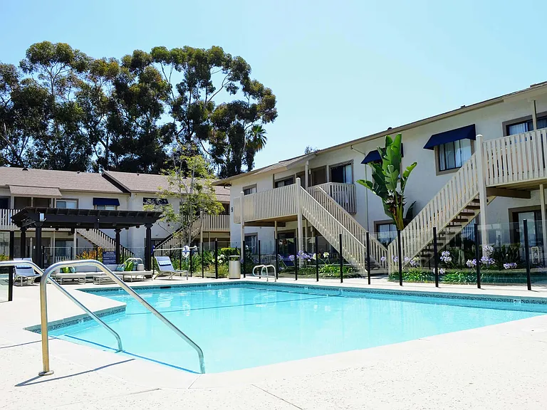La Jolla Canyon Apartments — Photo 11