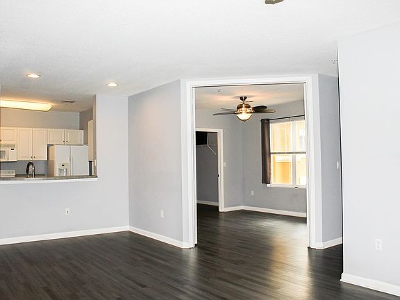 3rd image of 5045 Fairways Cir APT D201