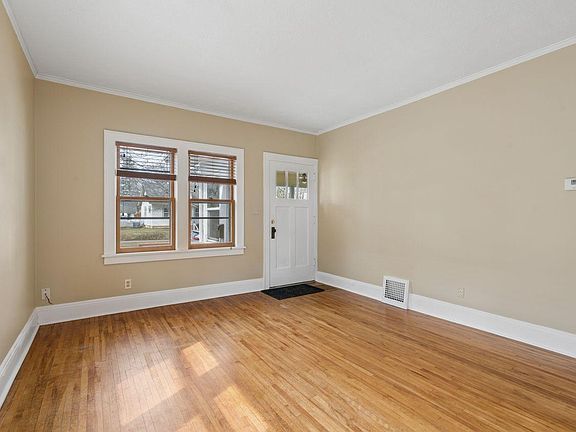 5th image of 4725 37th Ave S