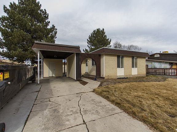 3rd image of 2860 W Hazelnut Dr