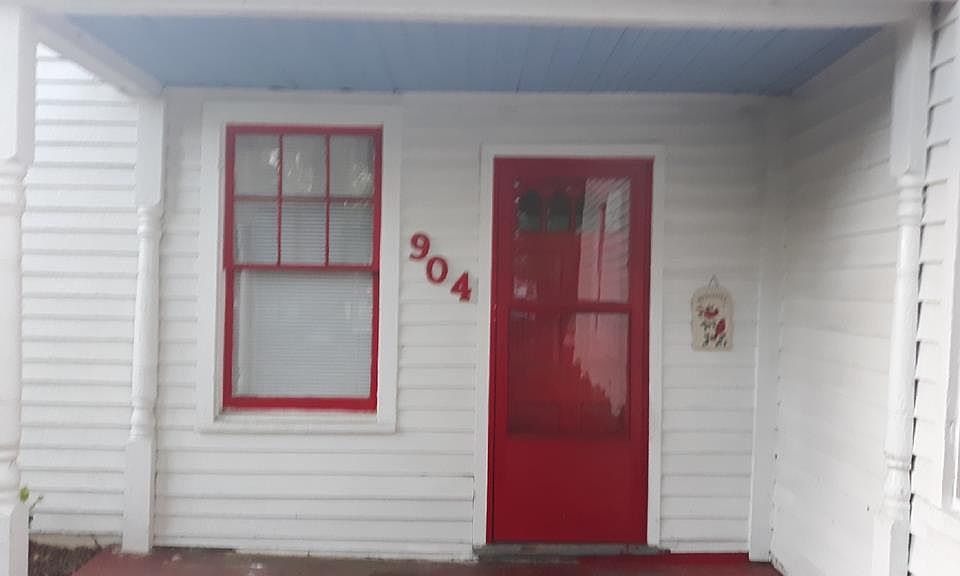 1st image of 902 Paxton St