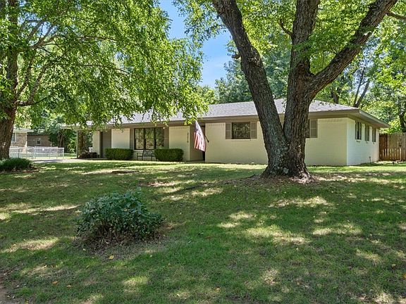 3rd image of 3210 E Skillern Rd