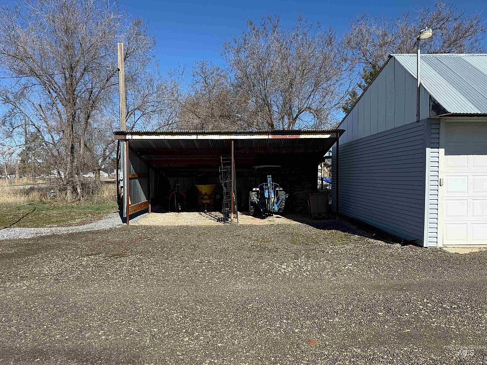 2nd image of 1010 S Moffatt Ave