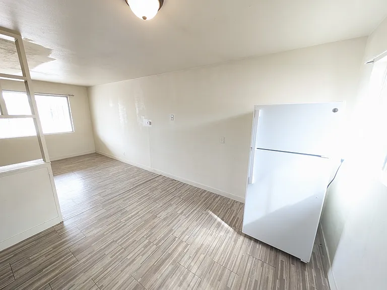 1010 Palomas Dr SE — Photo 4