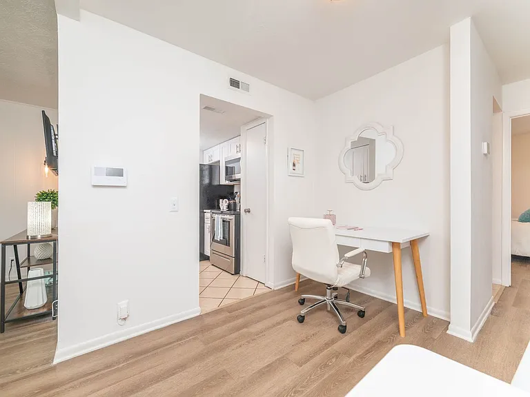 Camelot Apartments — Photo 14