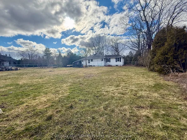 879 W 5th St, Hamilton, ON L9C 5R4