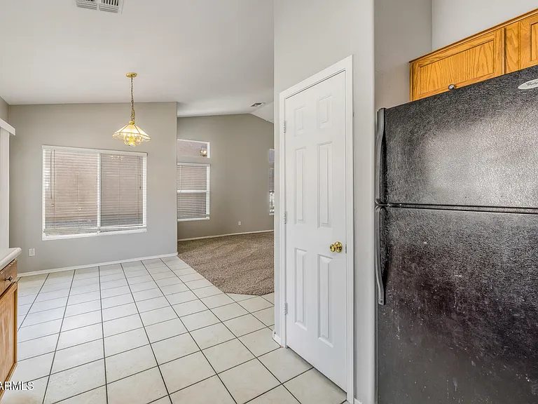6640 E Russell St — Photo 10