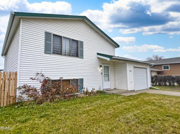 1819 6th Ave E, Williston, ND 58801