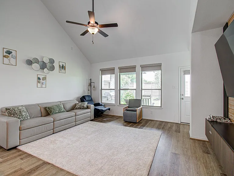4722 Crest Hill Dr — Photo 20
