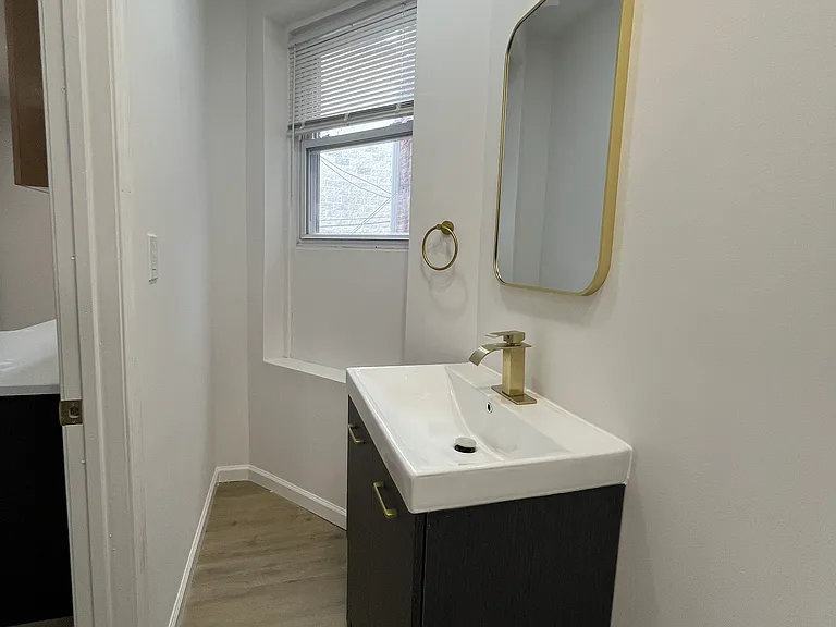 5856 Walton Ave — Photo 31