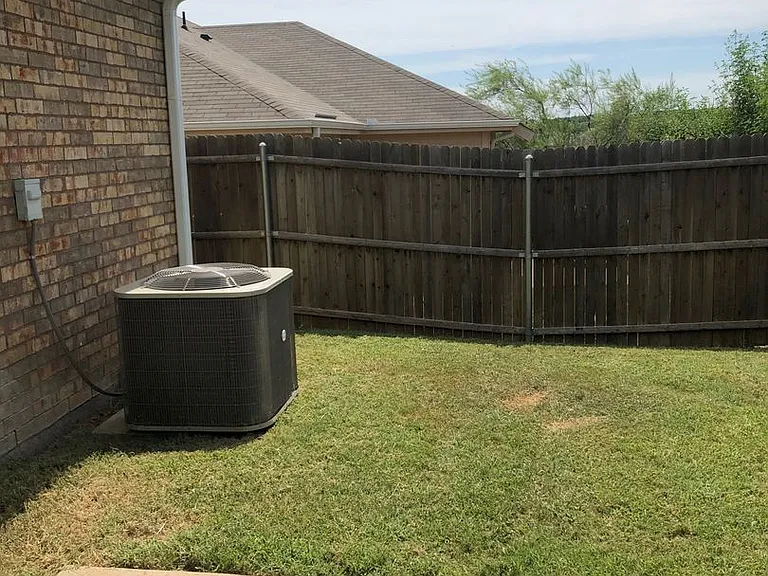 1017 Newcastle Dr — Photo 12