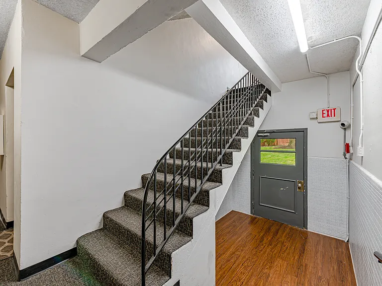 Palm Garden Apartments — Photo 37