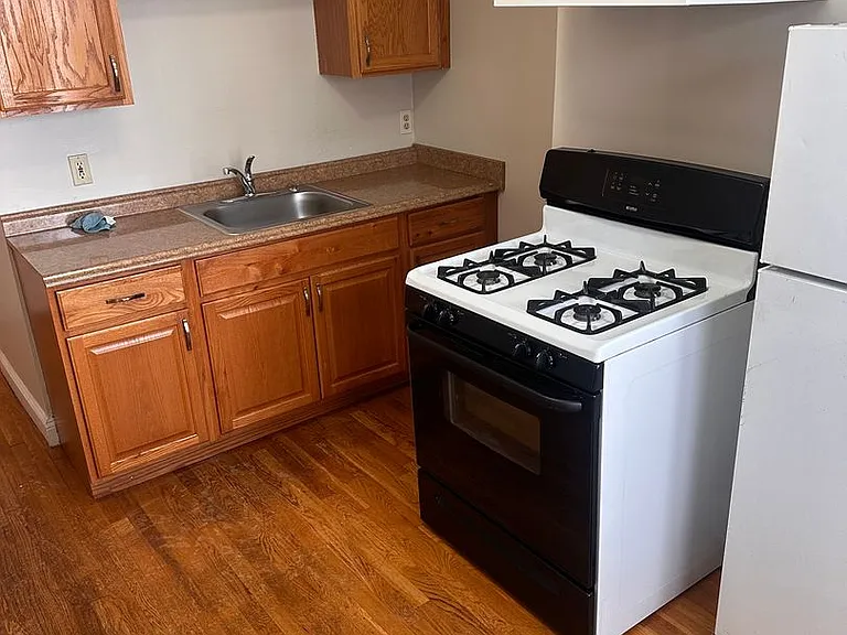 2 Chesterton St #2 — Photo 7
